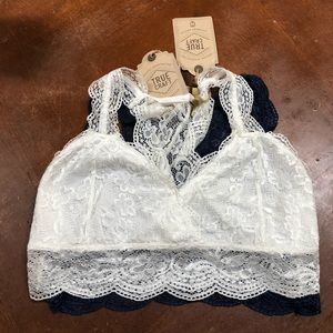 Truck craft lace bra. NWT. Navy and white